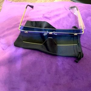 Stylish Sunglasses with drawstring case